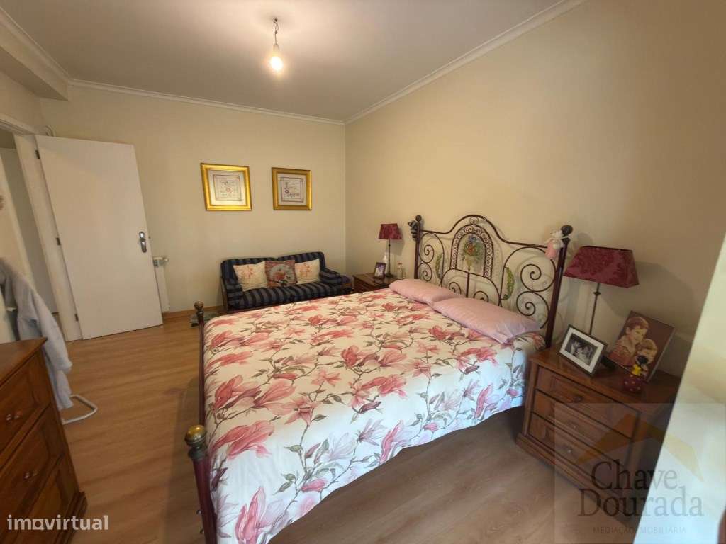 Apartamento T3+3 com garagem e sótão - São Martinho do Bispo-22