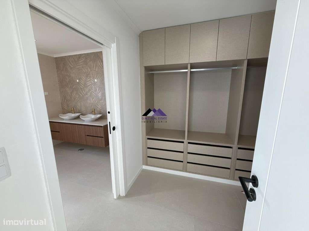 Moradia V3 com Garagem e Piscina a Estrear-41