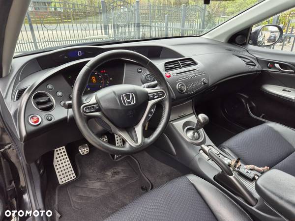 Honda Civic 1.4 i-VTEC Comfort Black Edition - 27