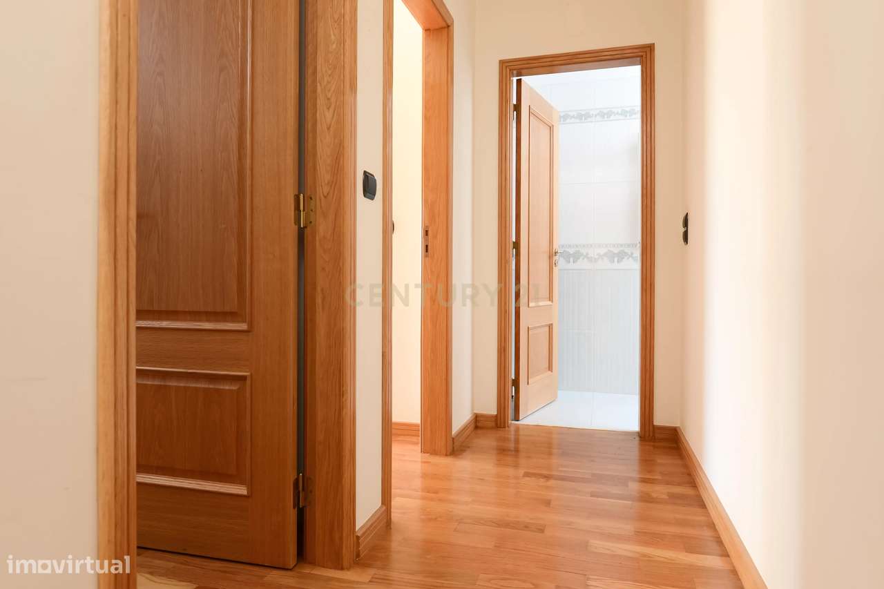 Apartamento T2 com Vista Mar, 2 lugares de garagem na Parede, Cascais-9