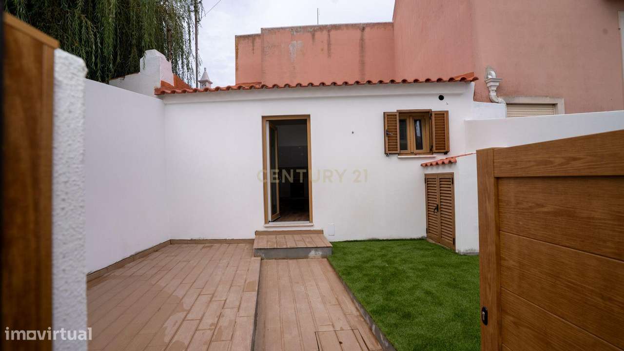 Moradia totalmente remodelada em Santa Cruz- Póvoa de Penafirme – A 5-6