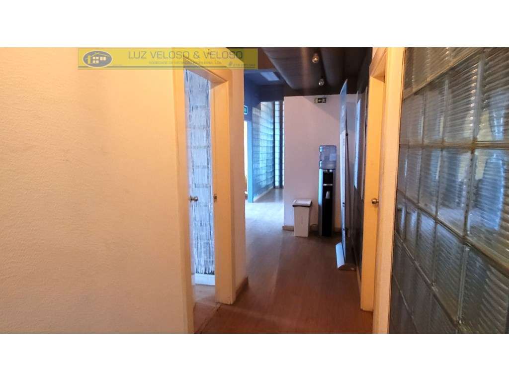 Armazém de 3 pisos, 3 entradas, 1118 m2, nas Olaias, Lisboa-22