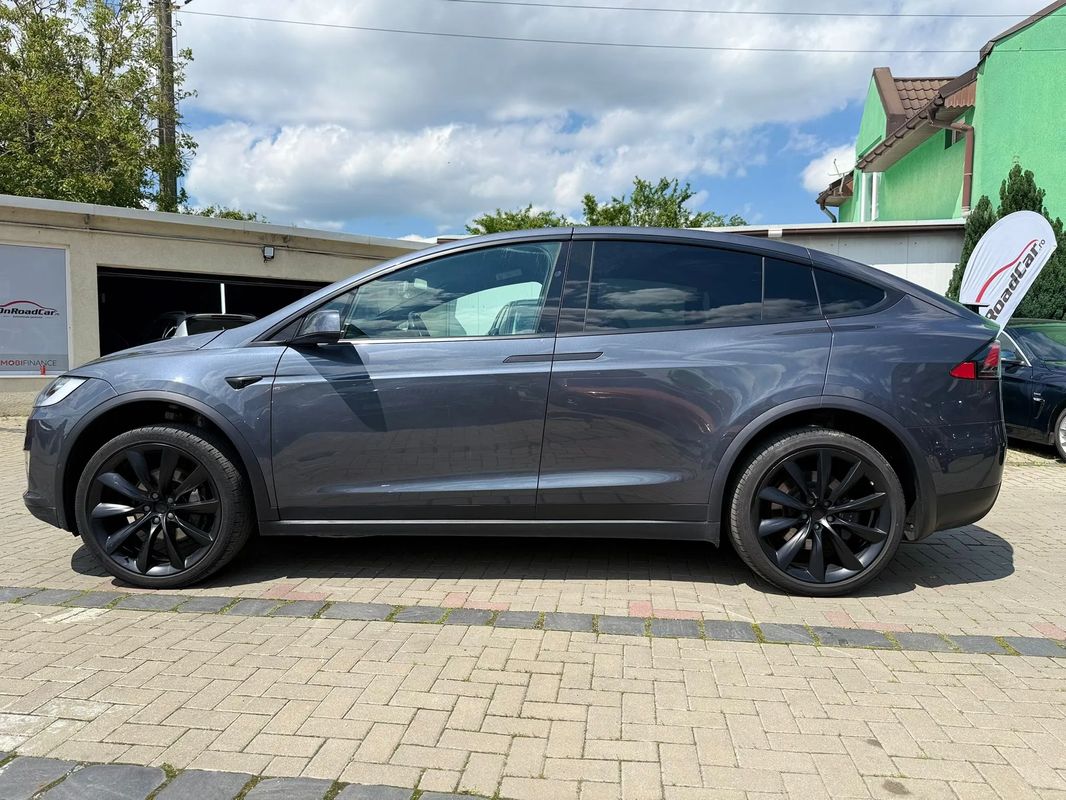 Tesla Model X - 28