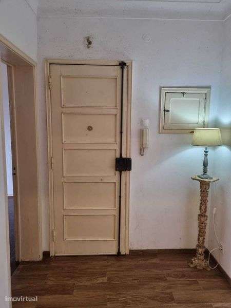 Campo de Ourique T2 prédio placa para remodelar - Grande imagem: 5/5