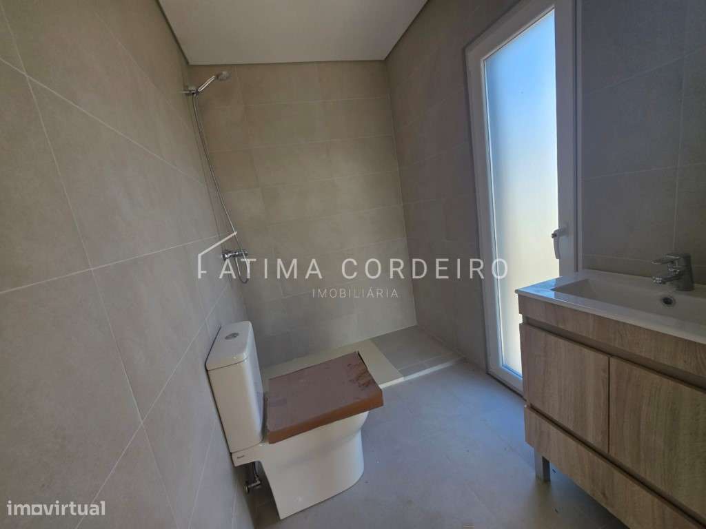 Moradia Geminada T4 com duas Suítes em fase final de acabamentos-8