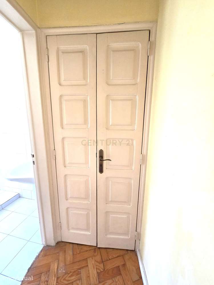 Apartamento T1 com Vista rio no centro de Almada-9