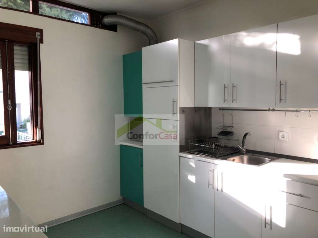 Moradia T4 mobilada com jardim, logradouro, garagem, excelente expo...-5