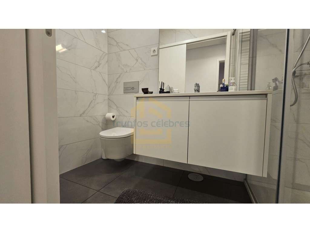 T2 semi novo com lugar de garagem em Condomínio Fechado - vila do c...-16