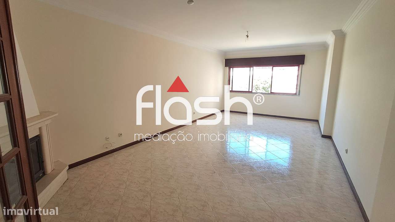 Apartamento T2 c/ parqueamento em Mem Martins-7