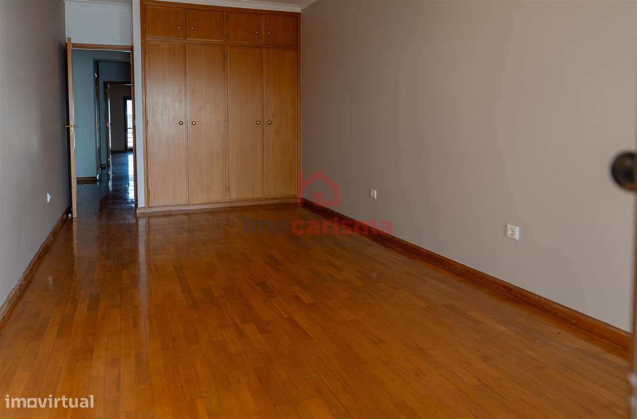 Apartamento T3+1 Duplex na 1.º Linha em Frente à Praia em Aver-o-Mar-14
