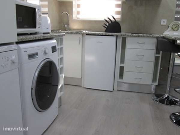 T0 Kit Porto à Praça da República  Mobilado e Equipado Metro Trindade - Grande imagem: 4/34