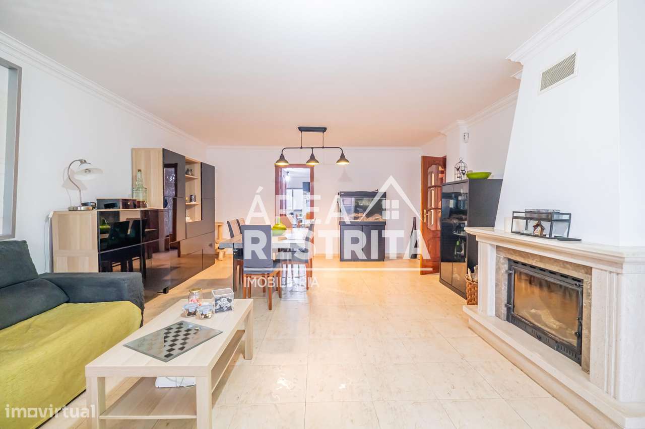 Apartamento T3 com parqueamento e elevador nos Fidalguinhos, Barreiro - Grande imagem: 4/43