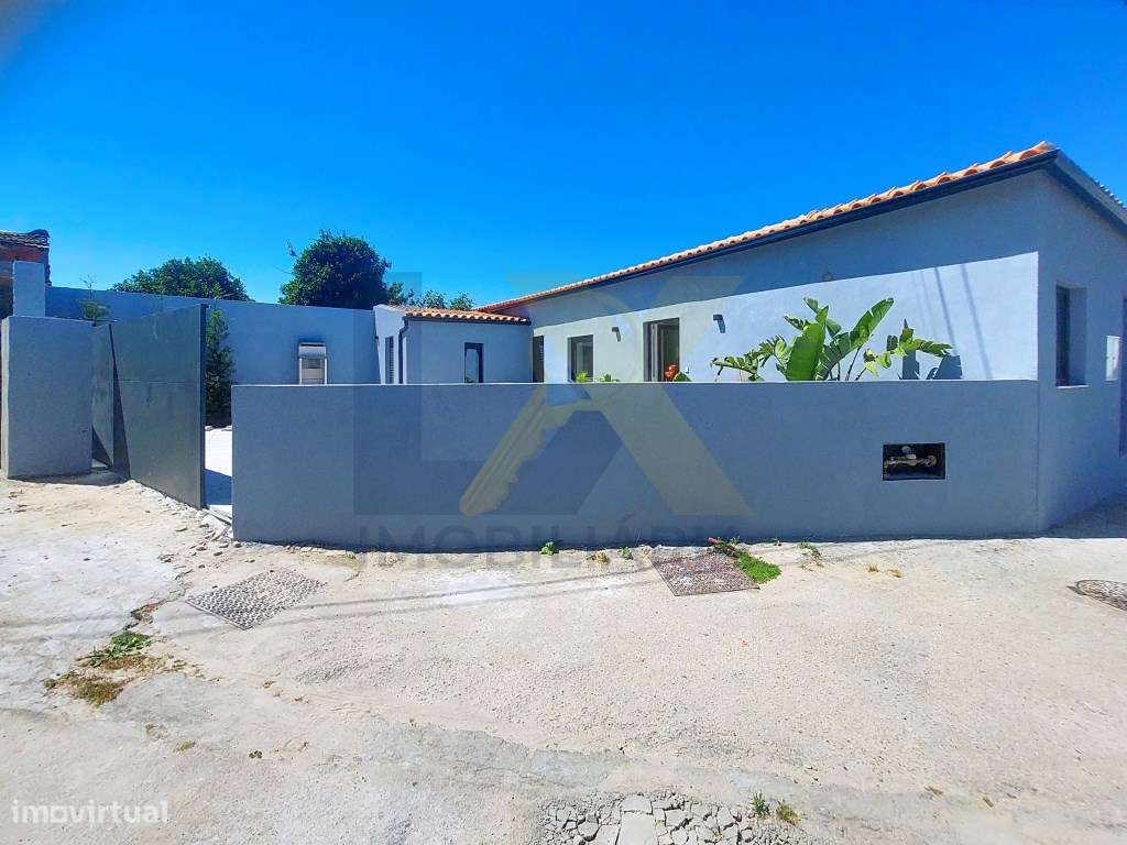 T2 com suite e quintal com churrasqueira e espaço para 2 carros em ...-16