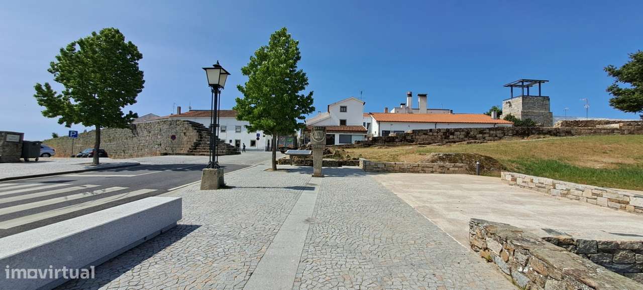 Moradia para Restaurar, zona histórica de Miranda do Douro-22