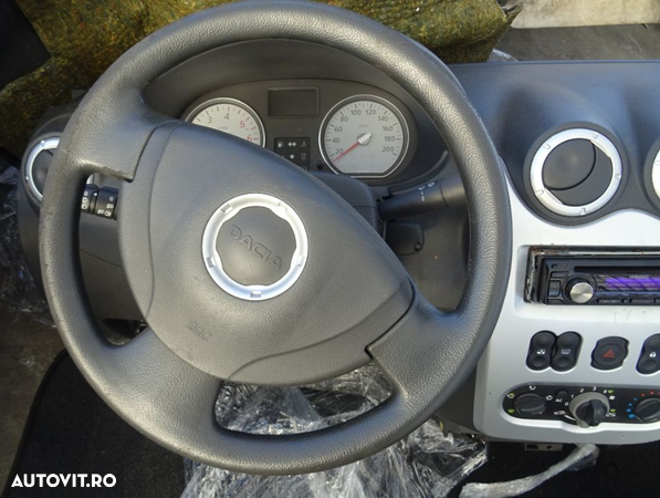 Plansa de bord Dacia Sandero din 2010 cu airbag volan si pasager - 4