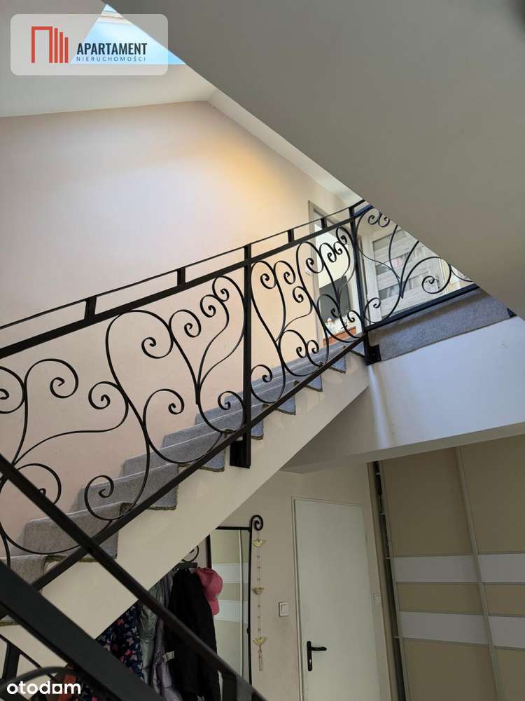 Nowoczesny dom z piękną działką-9