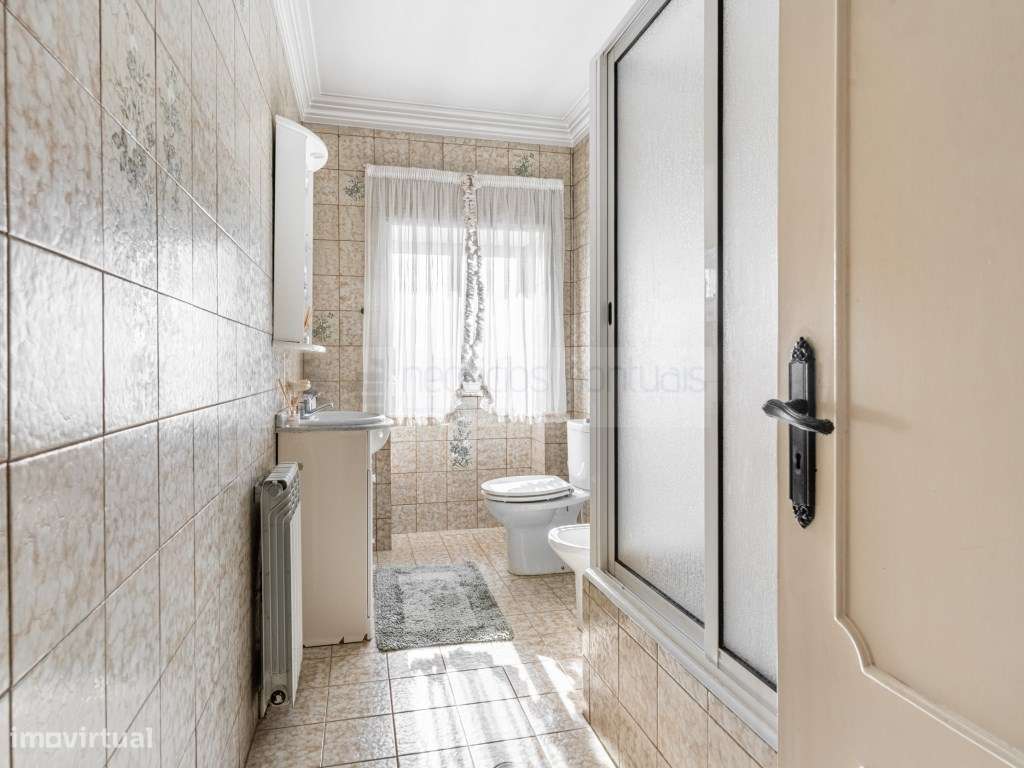 Propriedade Distinta com Piscina, Anexos, Poço de Água e Duas Fraçõ...-26
