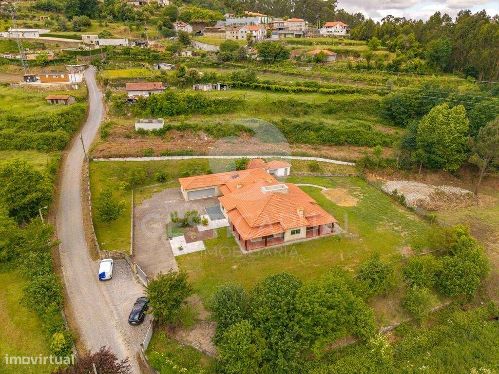 Moradia T4 Térrea de Luxo em Pedra com Terreno, Garagem e Levada Natur-41