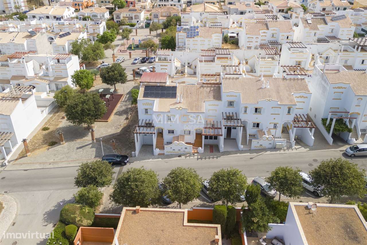 Moradia em Lagos com Piscina Aquecida e Excelente Exposição Solar - Grande imagem: 2/33