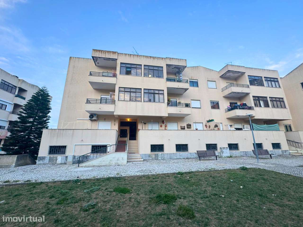 Apartamento T5 + 2 estúdios para venda em Santarém-16