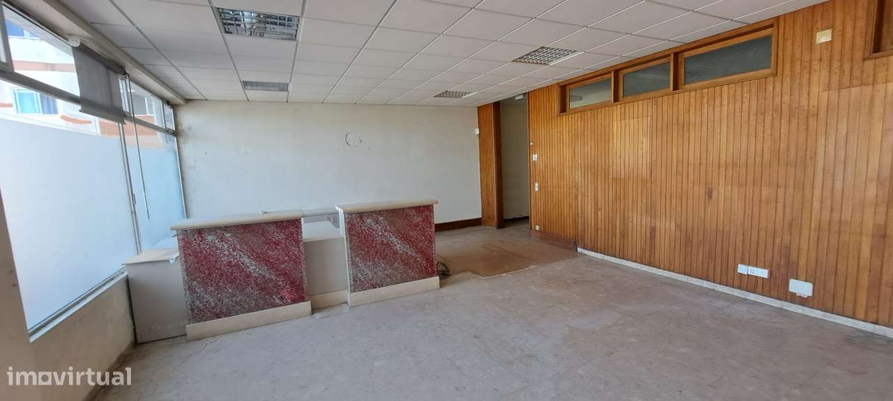 Loja comercial em Darque com estacionamento-10