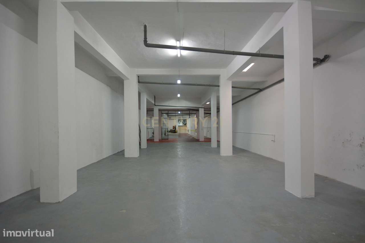 ESPAÇO PARA ARMAZÉM OU GARAGENS COM 821 M2 SITUADO NA BAIXA ALBUFEIRA - Grande imagem: 5/9