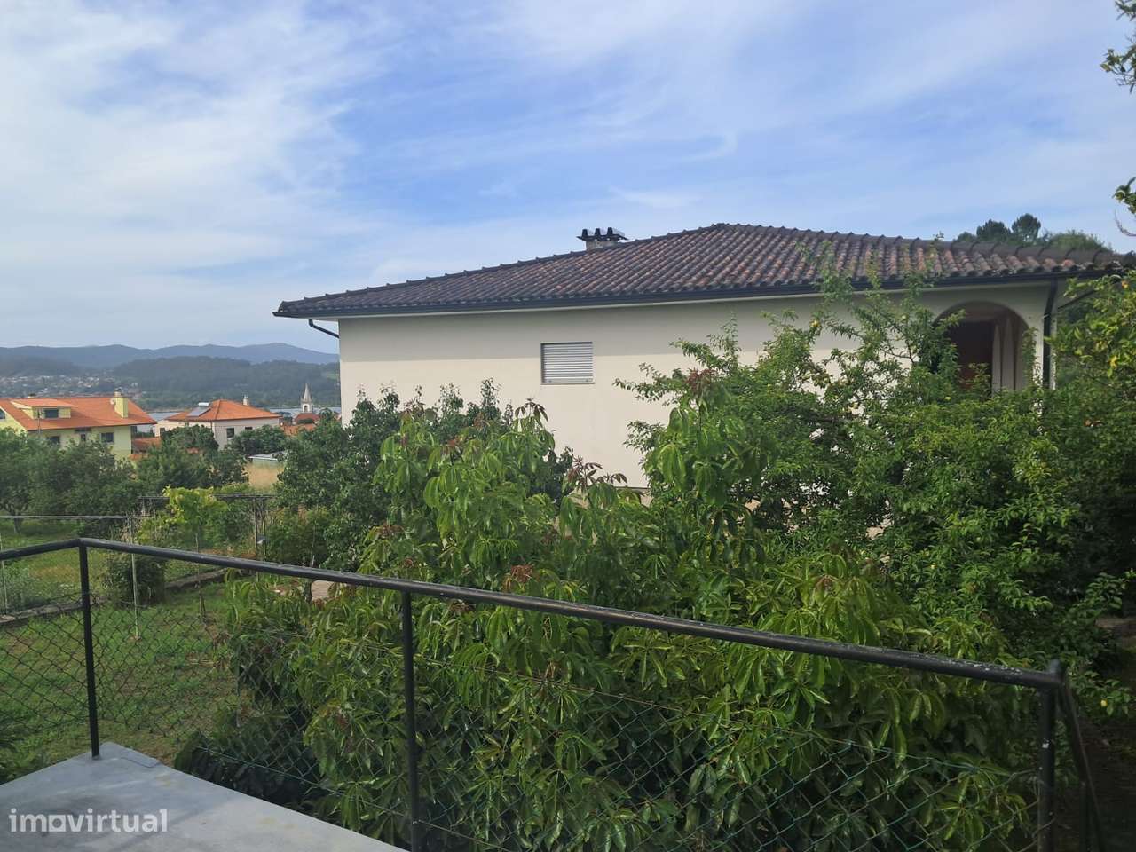 Moradia T3 com logradouro e vista rio-Caminha-4