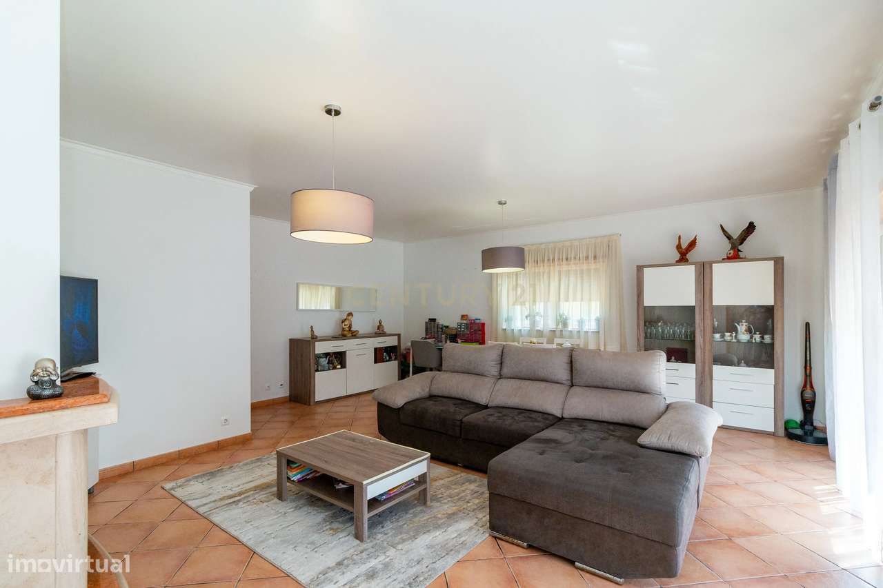 Moradia de Qualidade com 4 Quartos, Excelente Localização e Espaços Am - Grande imagem: 4/35