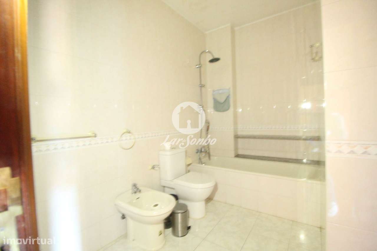 Apartamento T2, situado em Arcozelo, a 2,5km da Praia-9