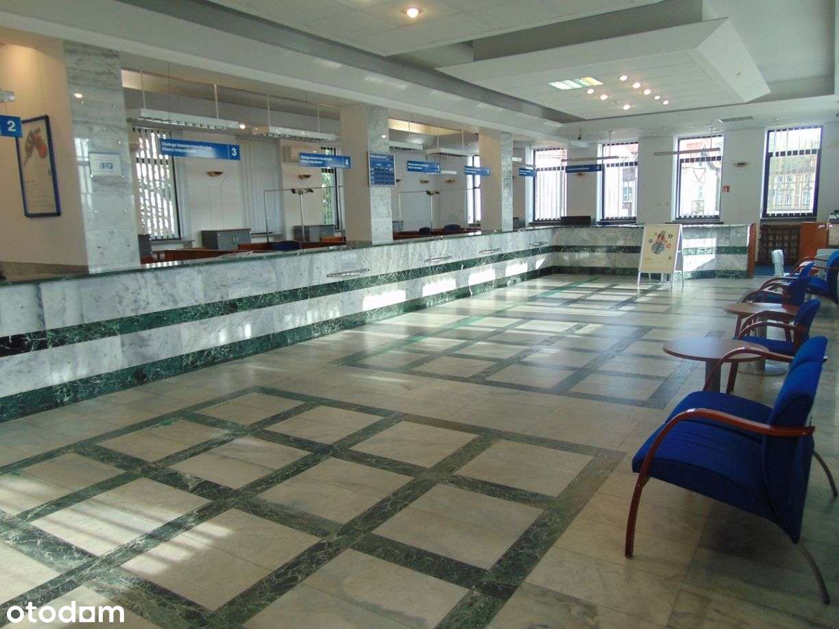 Budynek biurowy obejmujący lokal użytkowy i 3 loka-7