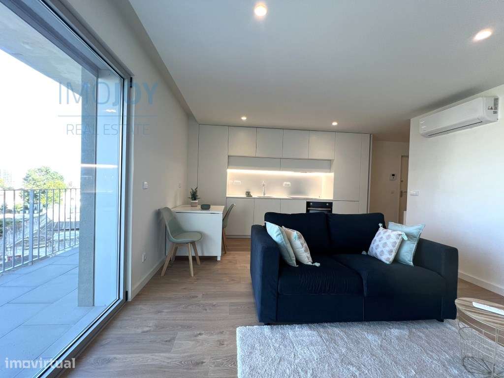 Apartamento T1 para Arrendamento com Varanda e Lugar de Estacioname... - Grande imagem: 2/27