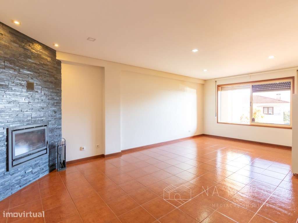Apartamento T3 em Sanguedo em Edifício Modernizado e Ótimos Acessos-7