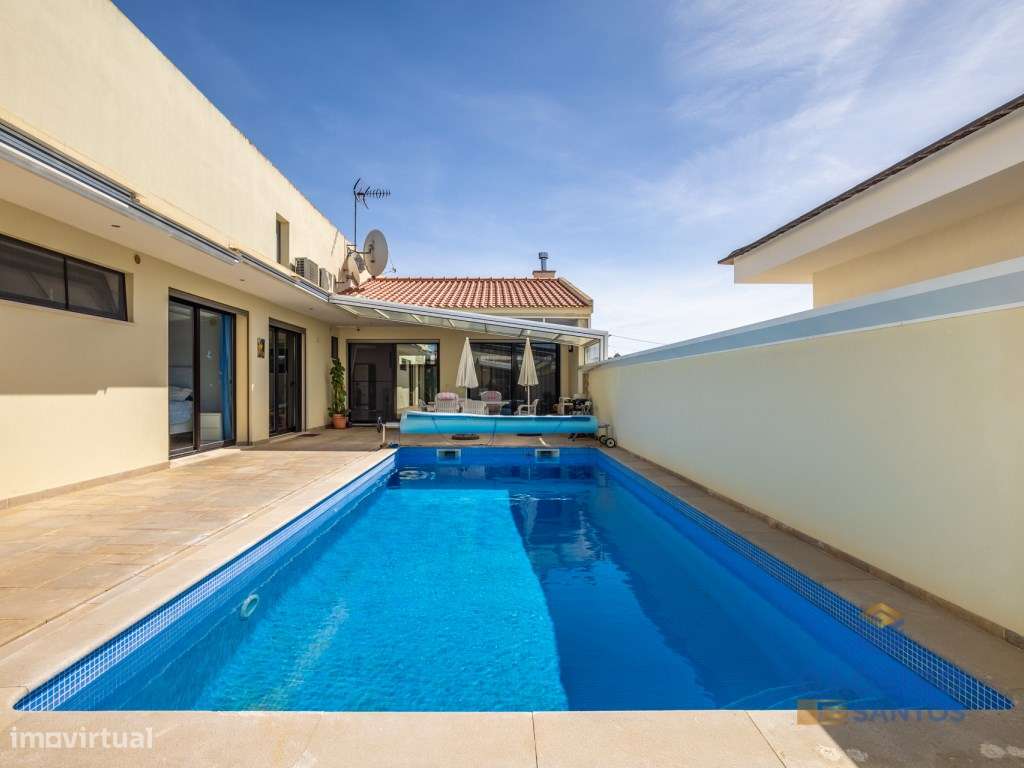 Moradia com piscina e terreno em São Martinho do Porto-40