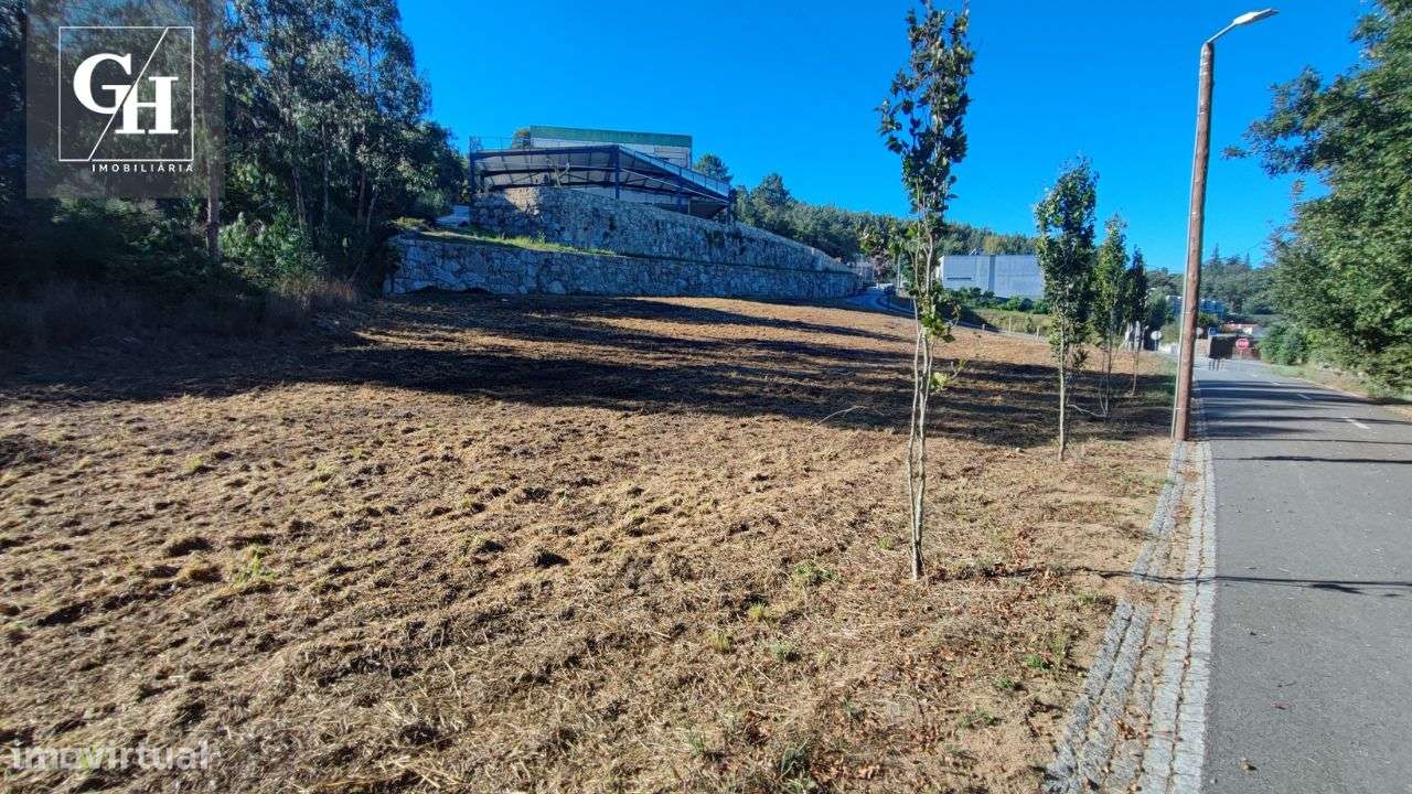 Terreno em Outiz – Possibilidade de construção para 3 moradias-19