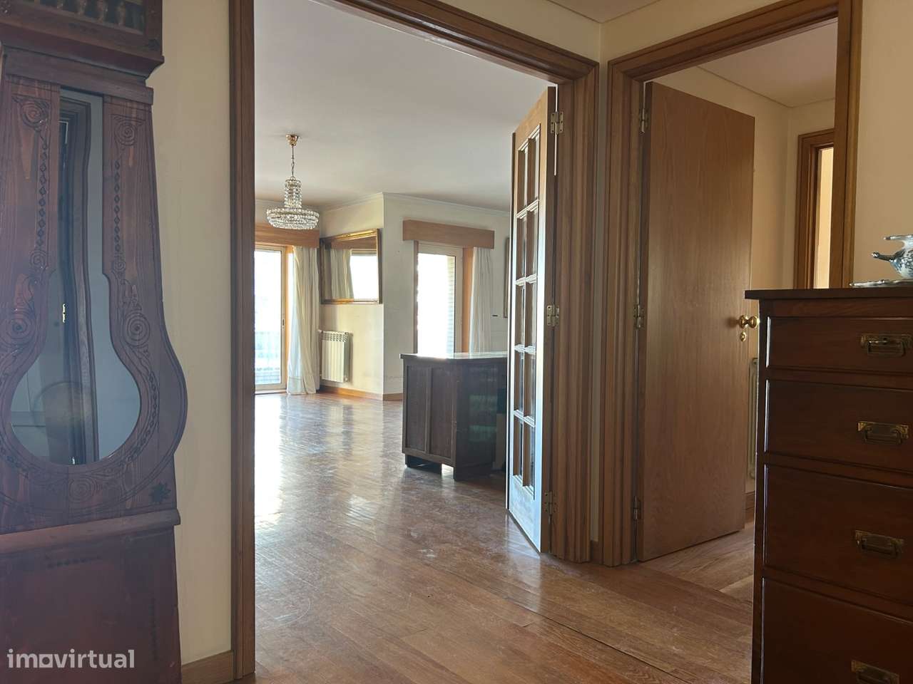 Apartamento T3 com Varanda junto à Praça do Império – Foz do Douro-12