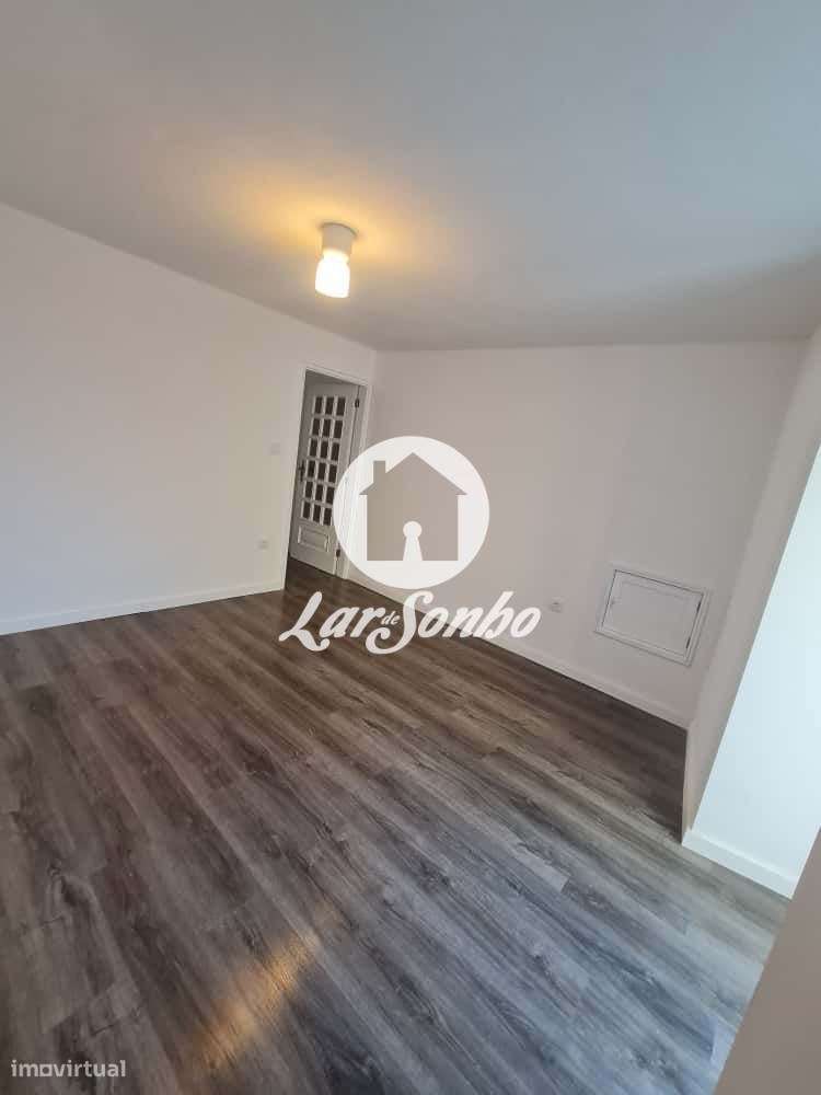 Moradia Bi-Familiar T2+T4 - Azurara, Vila do Conde - Grande imagem: 4/16