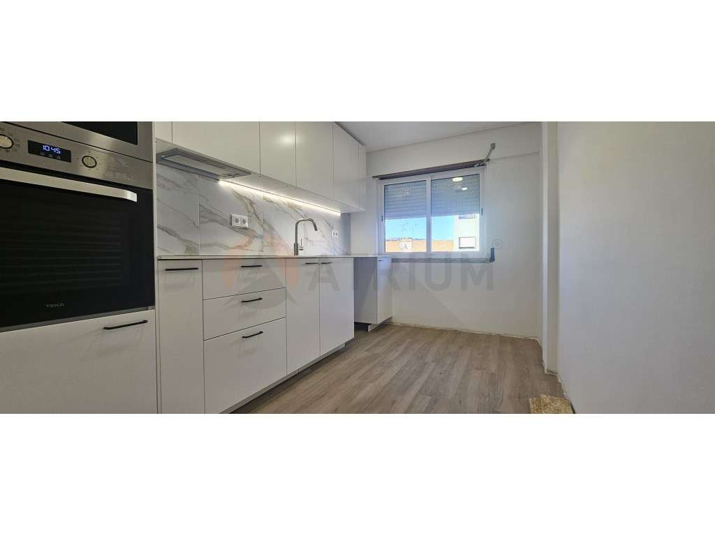 Apartamento T2 renovado, Setúbal-0