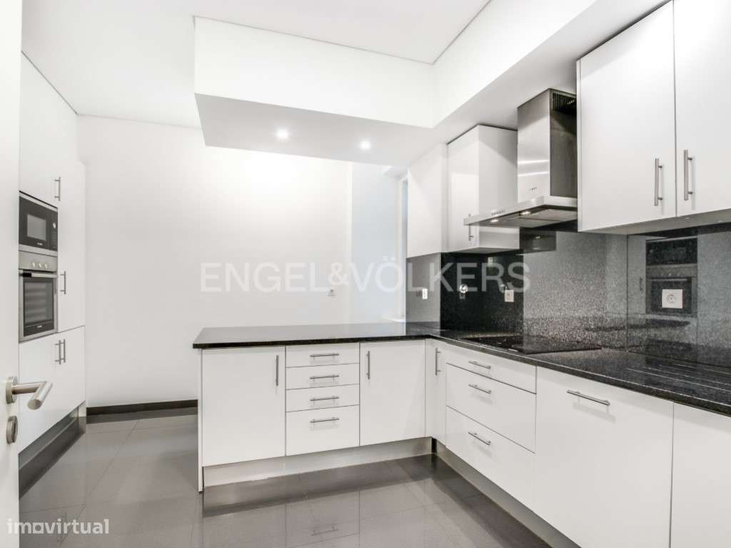 Excelente T4 no Edifício Cinco de Outubro, alia Arte Nova com confo... - Grande imagem: 4/22