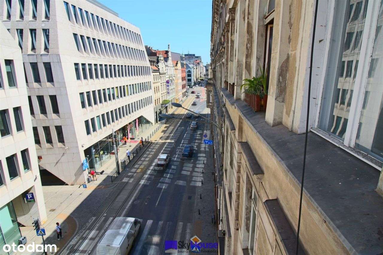 Kawalerka z antresolą i balkonem przy Rynku-13