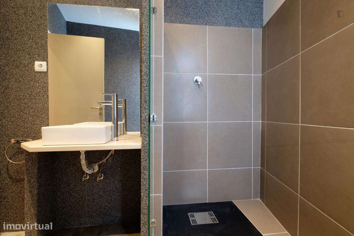 Quarto - localizado em Baixa Coimbra - Grande imagem: 3/9