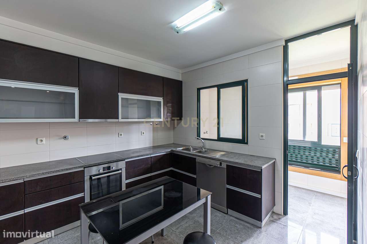 T3 Duplex junto ao Hospital de São João-7