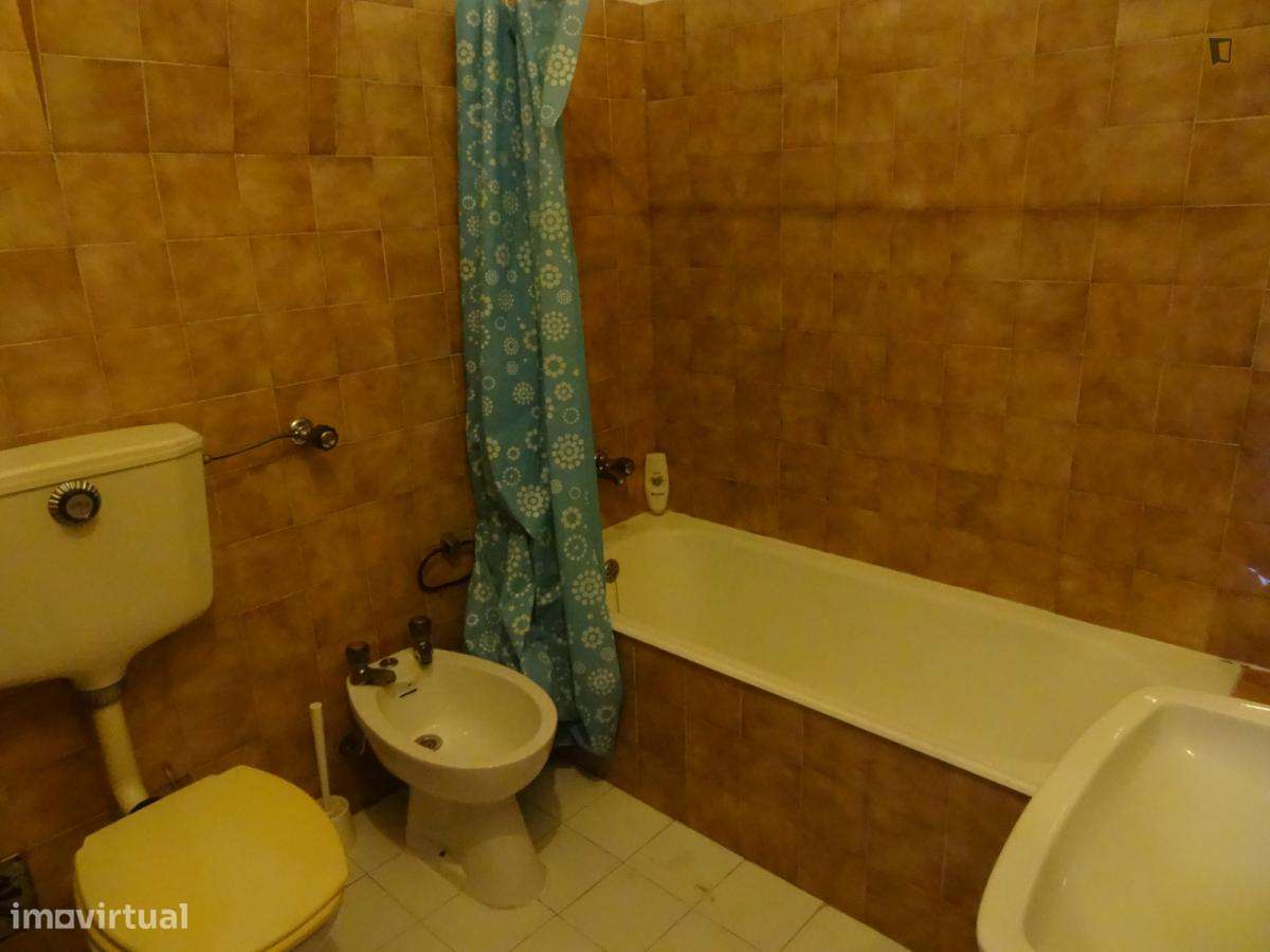 Quarto - localizado em Benfica Lisbon - Grande imagem: 4/10