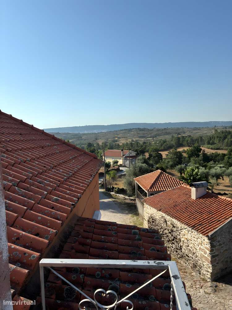 Moradia T5 Isolada com Jardim e Varanda-27