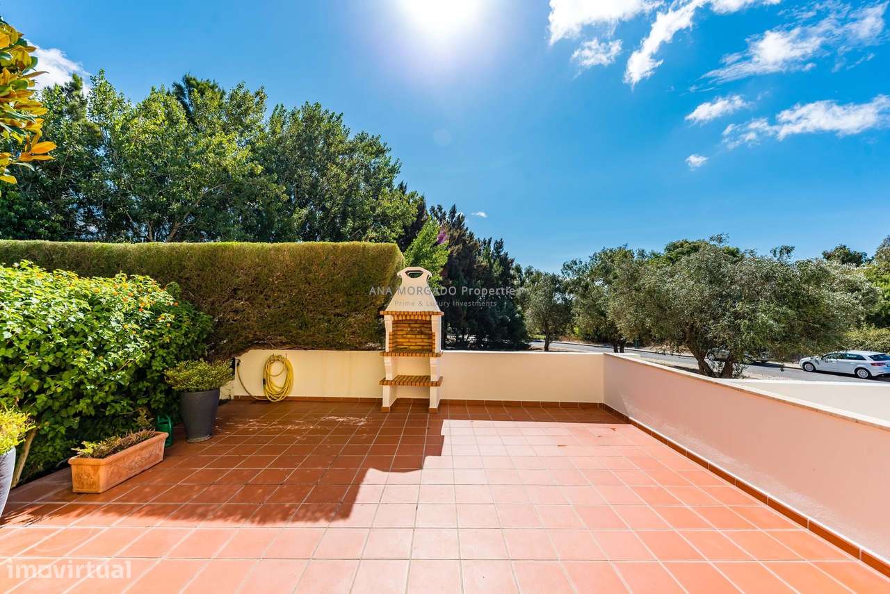 Moradia T4+1 Geminada na Quinta da Beloura — Luminosidade, Conforto e-21