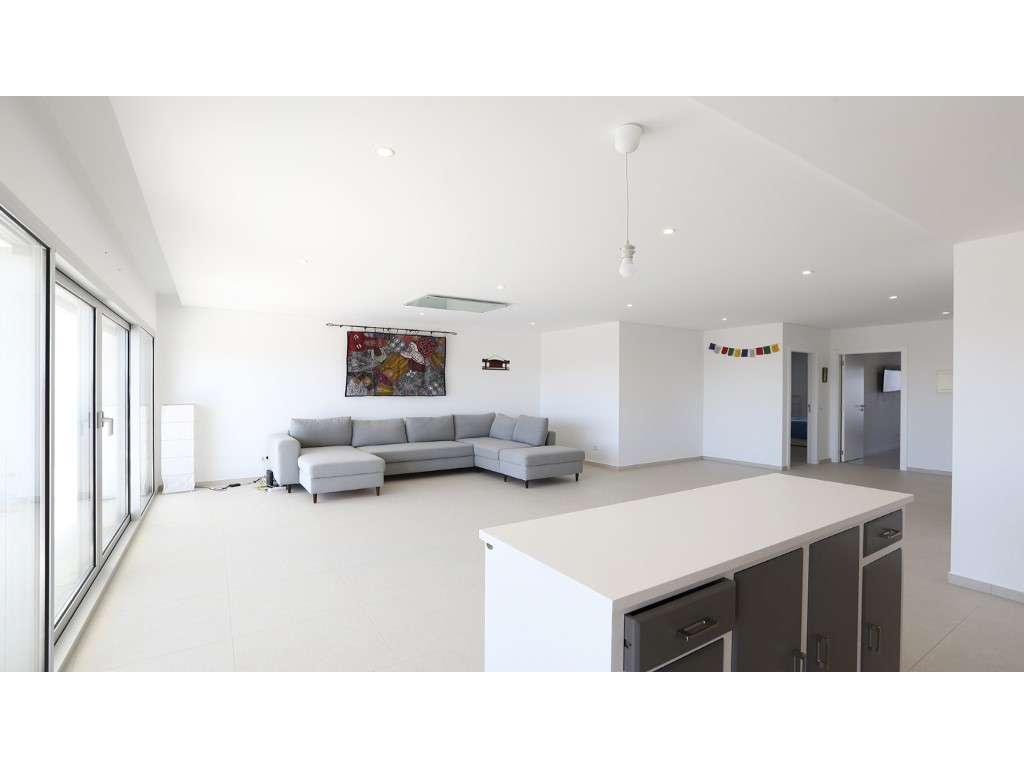 Penthouse T2 com vista panorâmica de mar e terraço privado em condo...-10