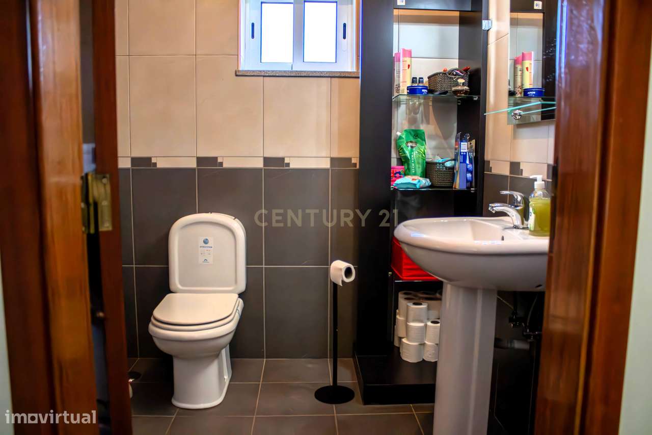 Moradia moderna | 3 pisos | Vila Nova Foz Côa-11