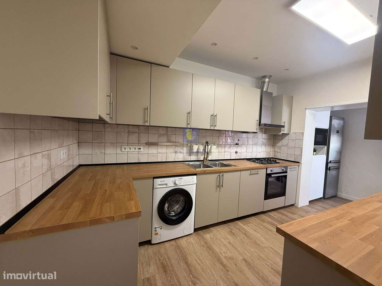 Moradia T5 com Jardim, Garagem e Sótão – A 2 Minutos das Caldas da Rai - Grande imagem: 5/36