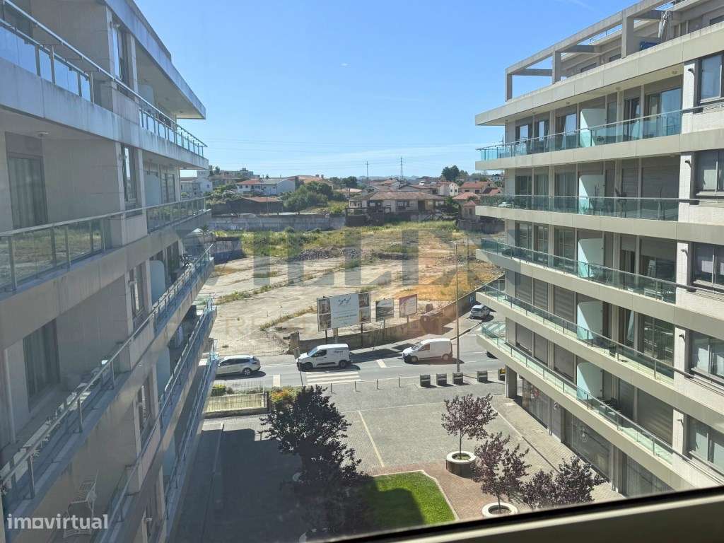 Apartamento T2 com Suíte, Closet, Garagem e Arrumos | Trofa-18