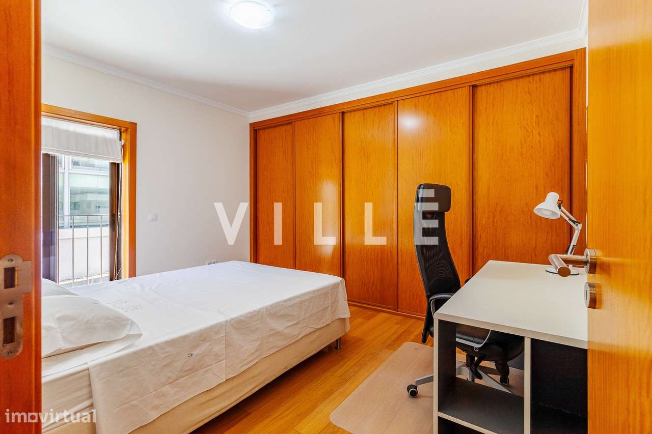 Apartamento T2 com Garagem Fechada e Arrumo no Glicinias-13