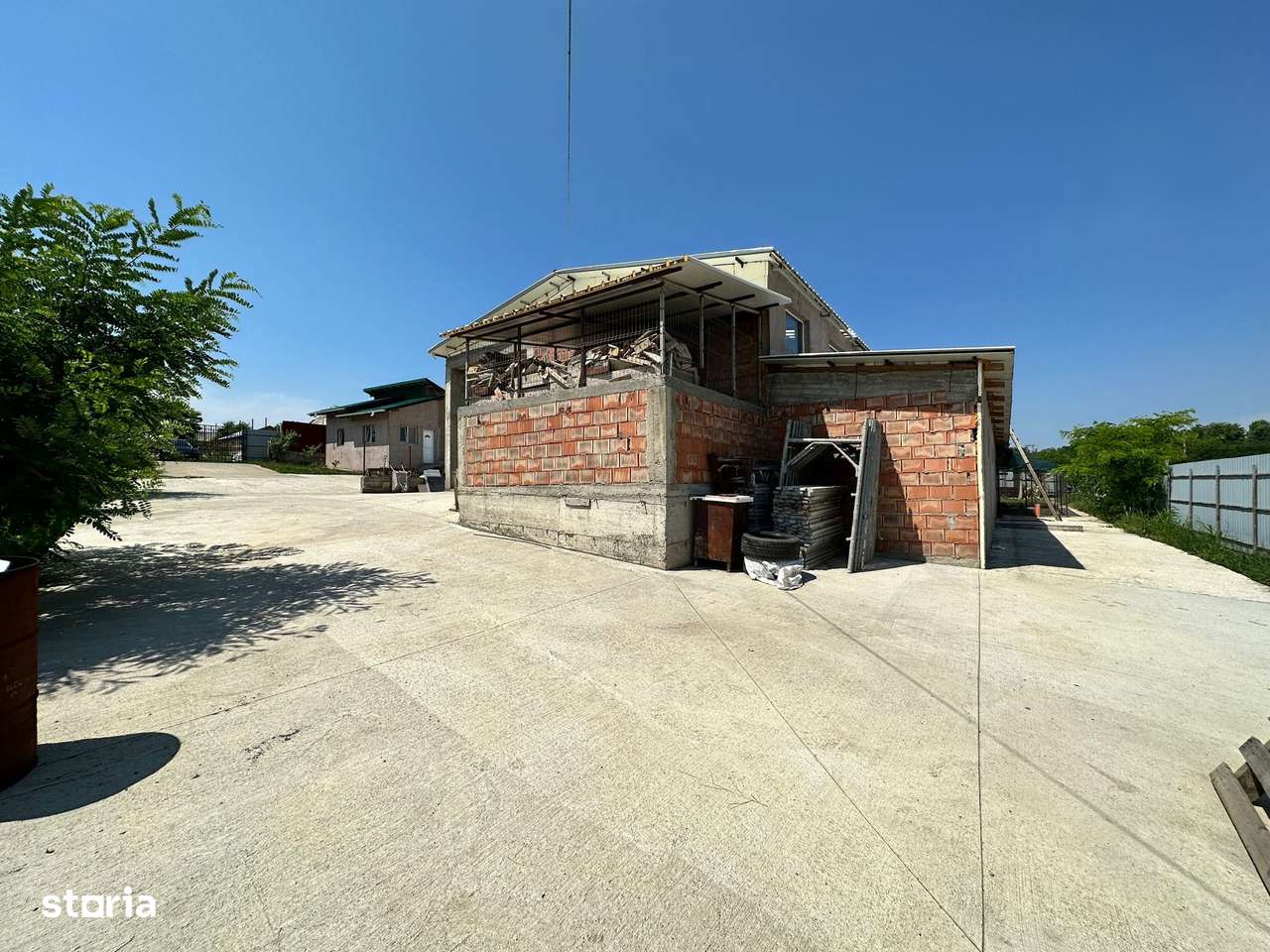 Hala 310mp si platforma, Popricani - Imagine principală: 5/13